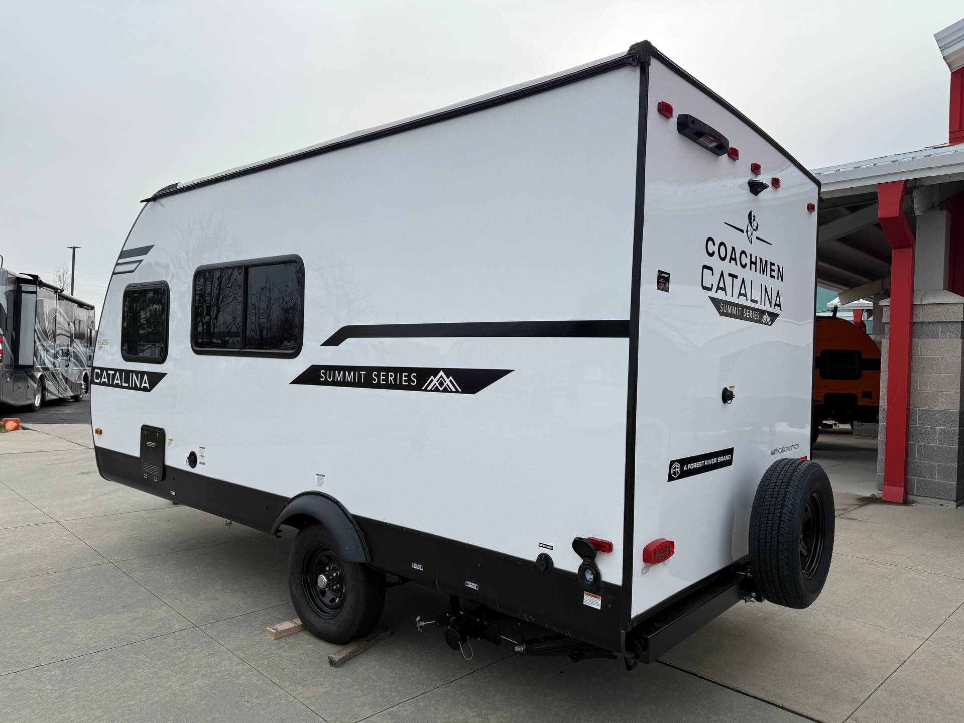 2026 Coachmen 2026 Coachmen Catalina Summit Series 7 - thumbnail 4