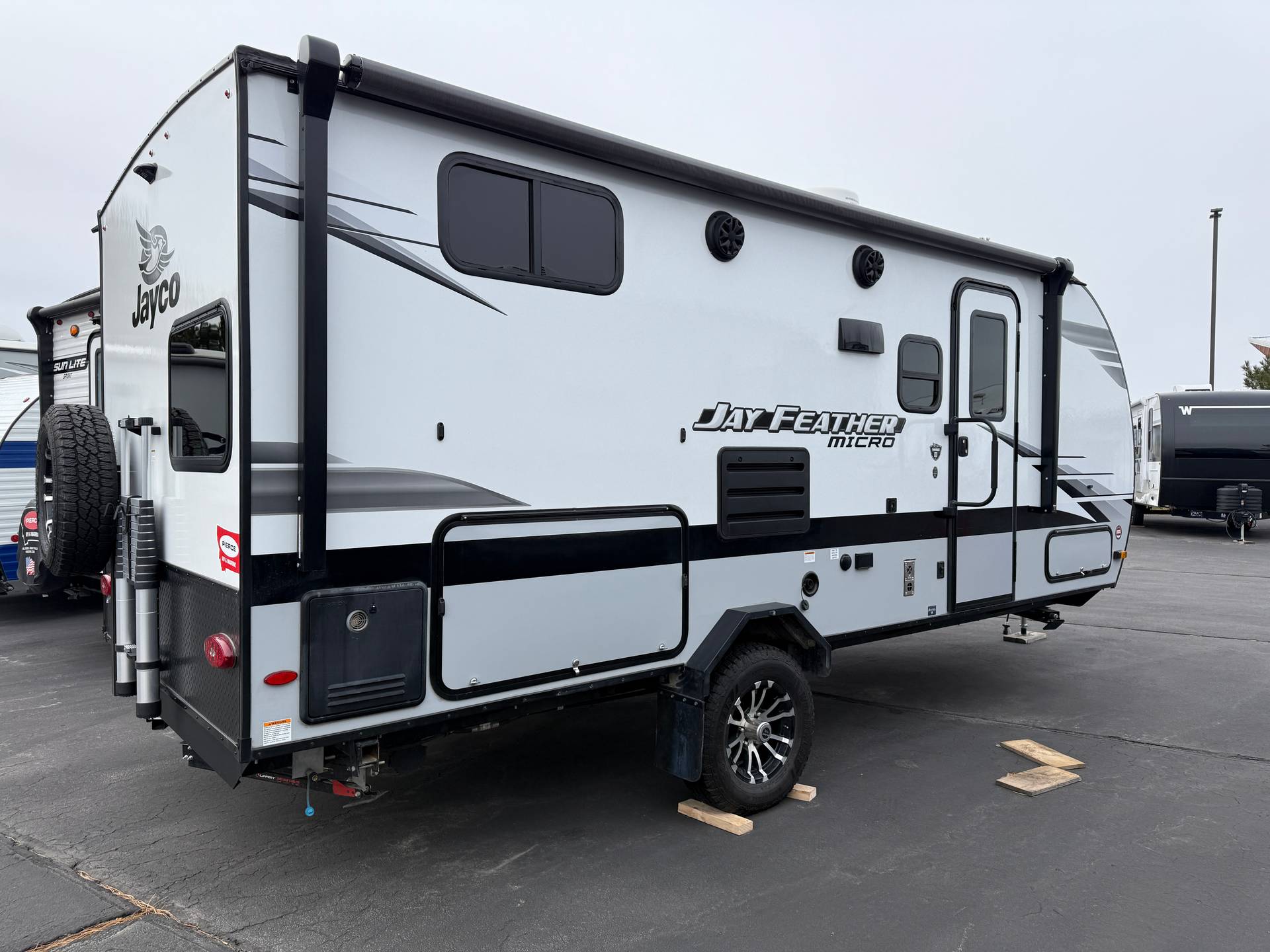 2023 Jayco 2023 Jayco Jay Feather - thumbnail 3