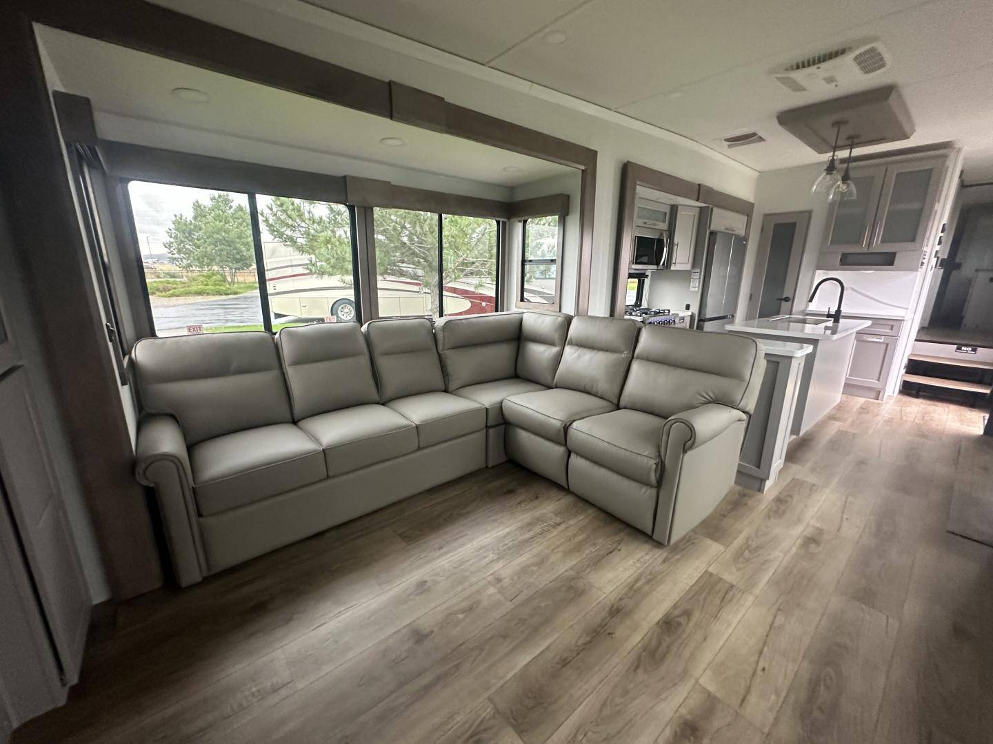 2025 Alliance RV 2025 Alliance RV Paradigm - thumbnail 25