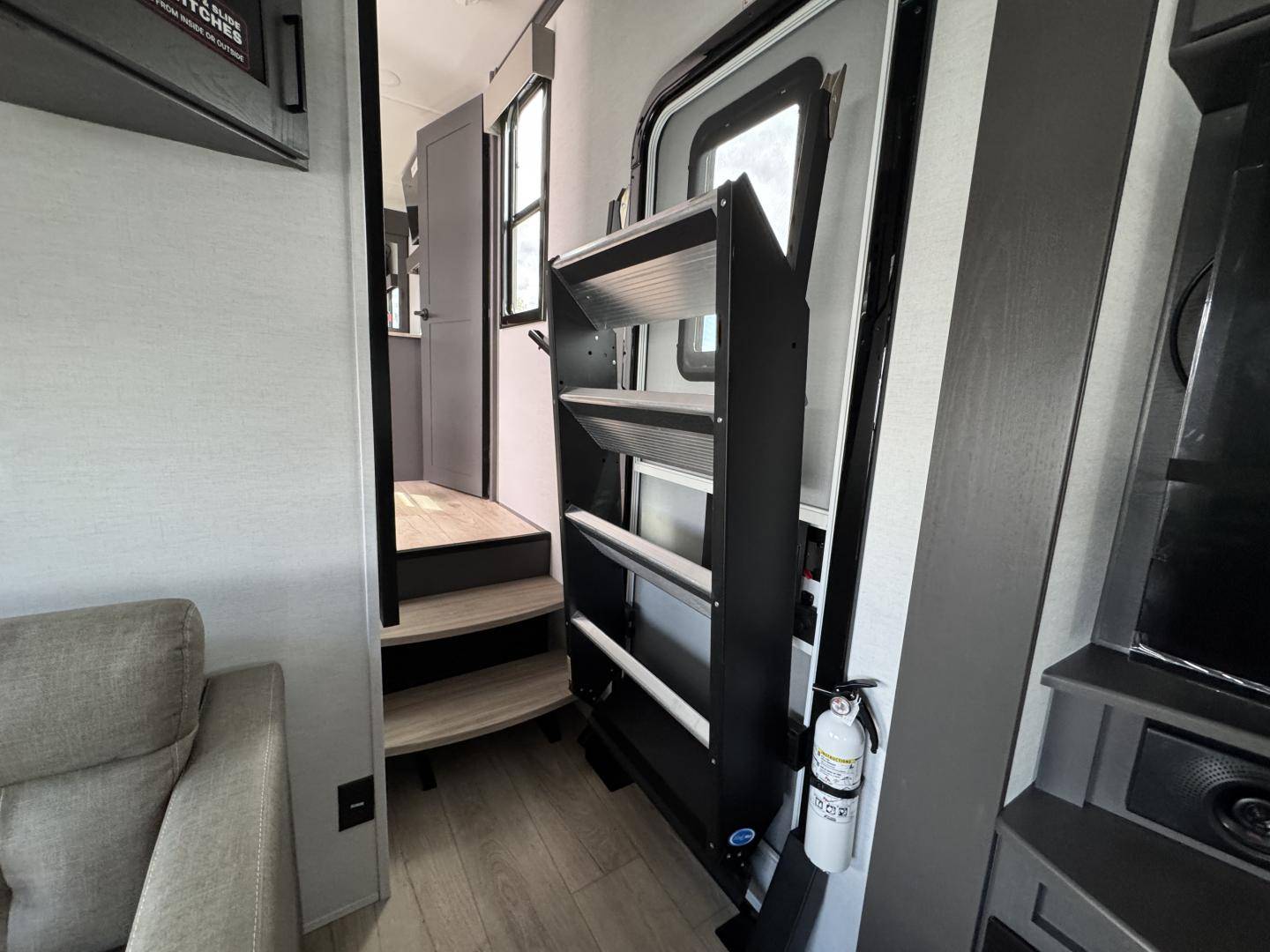 2025 Alliance RV 2025 Alliance RV Valor - thumbnail 22