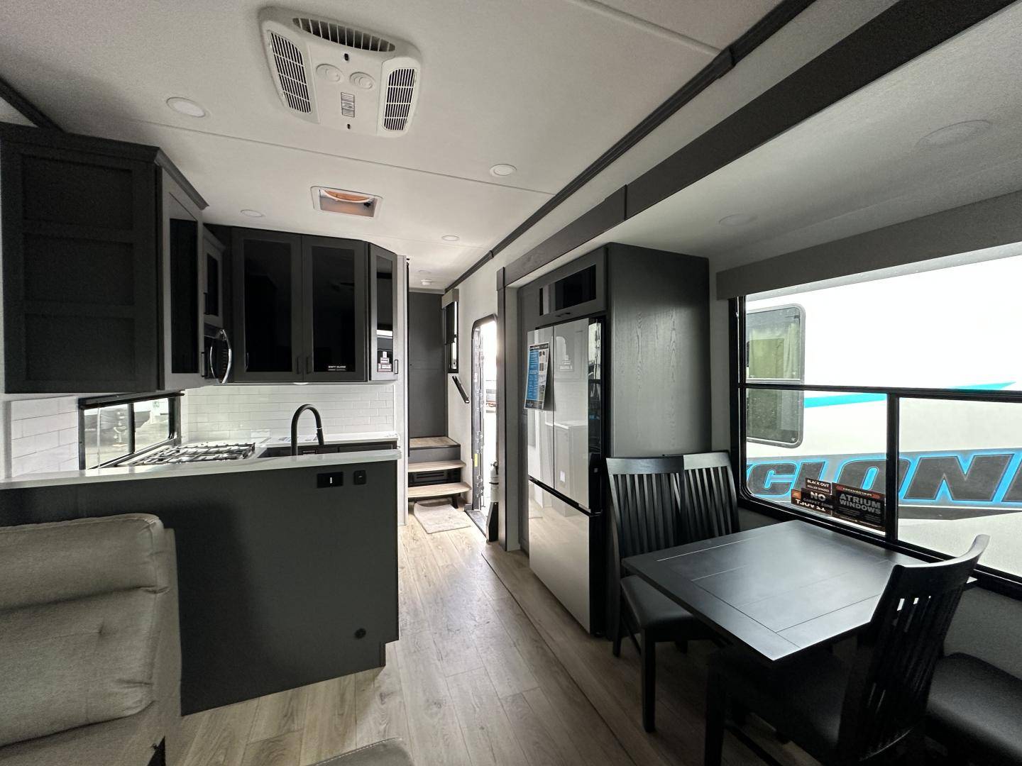 2025 Alliance RV 2025 Alliance RV Valor - thumbnail 27