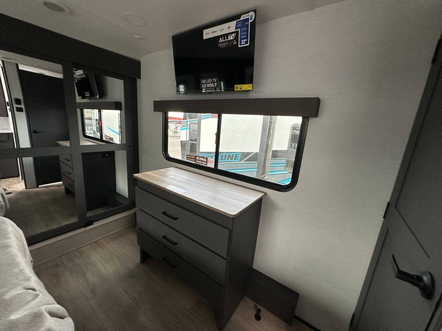 2025 Alliance RV 2025 Alliance RV Valor - thumbnail 30