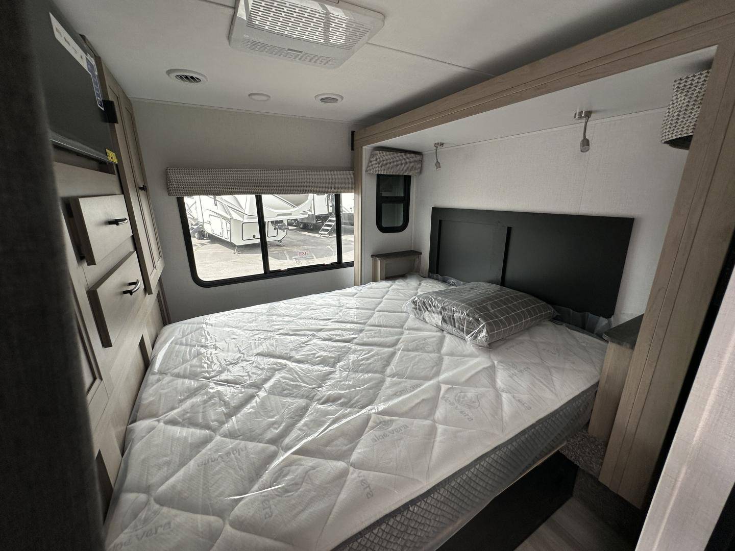 2025 Forest River RV 2025 Forest River RV Sunseeker - thumbnail 30