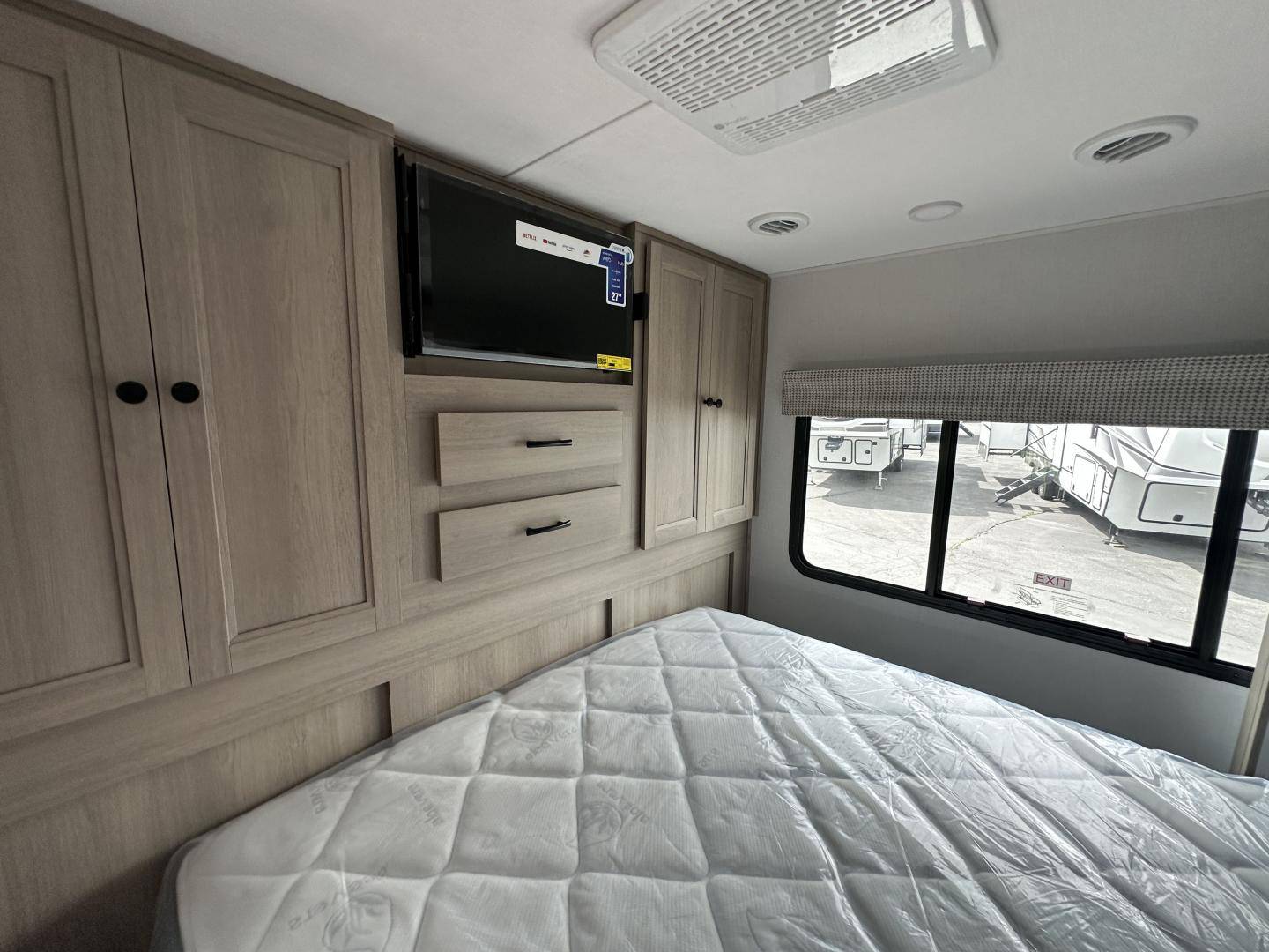 2025 Forest River RV 2025 Forest River RV Sunseeker - thumbnail 32