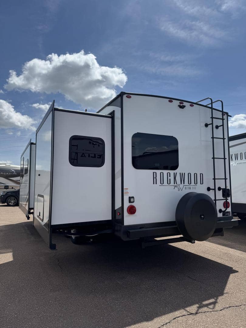 2025 Rockwood 2025 Rockwood Ultra Lite - thumbnail 4