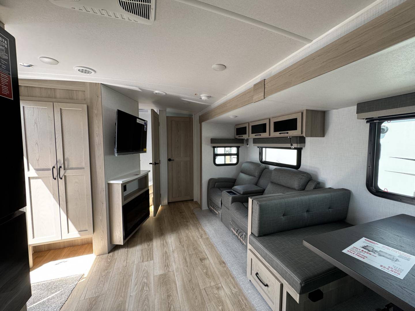 2025 Rockwood 2025 Rockwood Ultra Lite - thumbnail 9