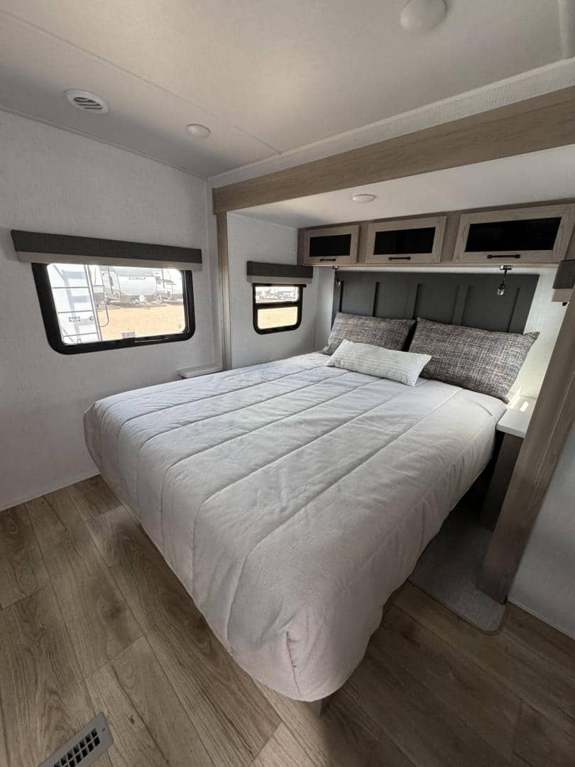 2025 Rockwood 2025 Rockwood Ultra Lite - thumbnail 12