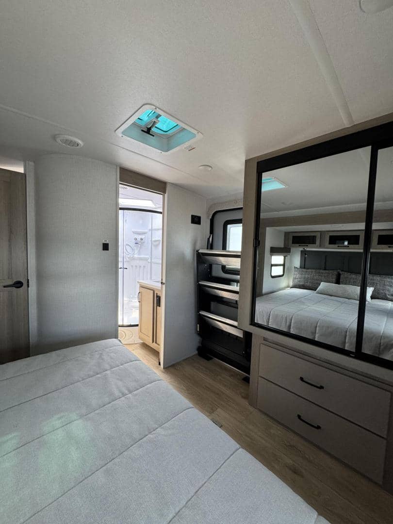 2025 Rockwood 2025 Rockwood Ultra Lite - thumbnail 13