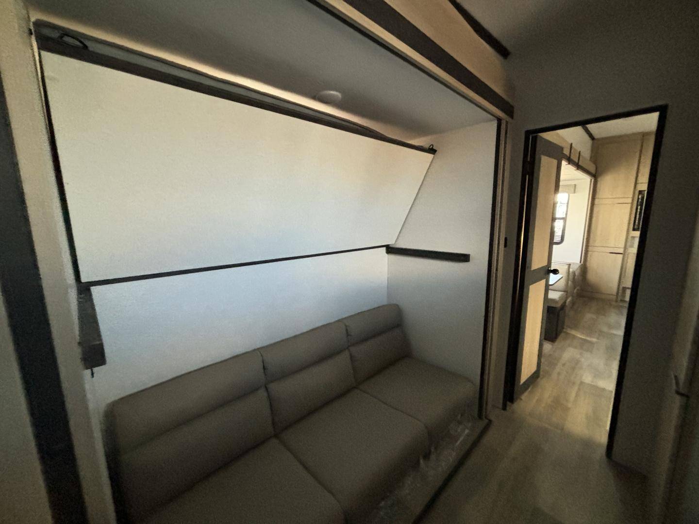 2025 Keystone RV 2025 Keystone RV Cruiser - thumbnail 28