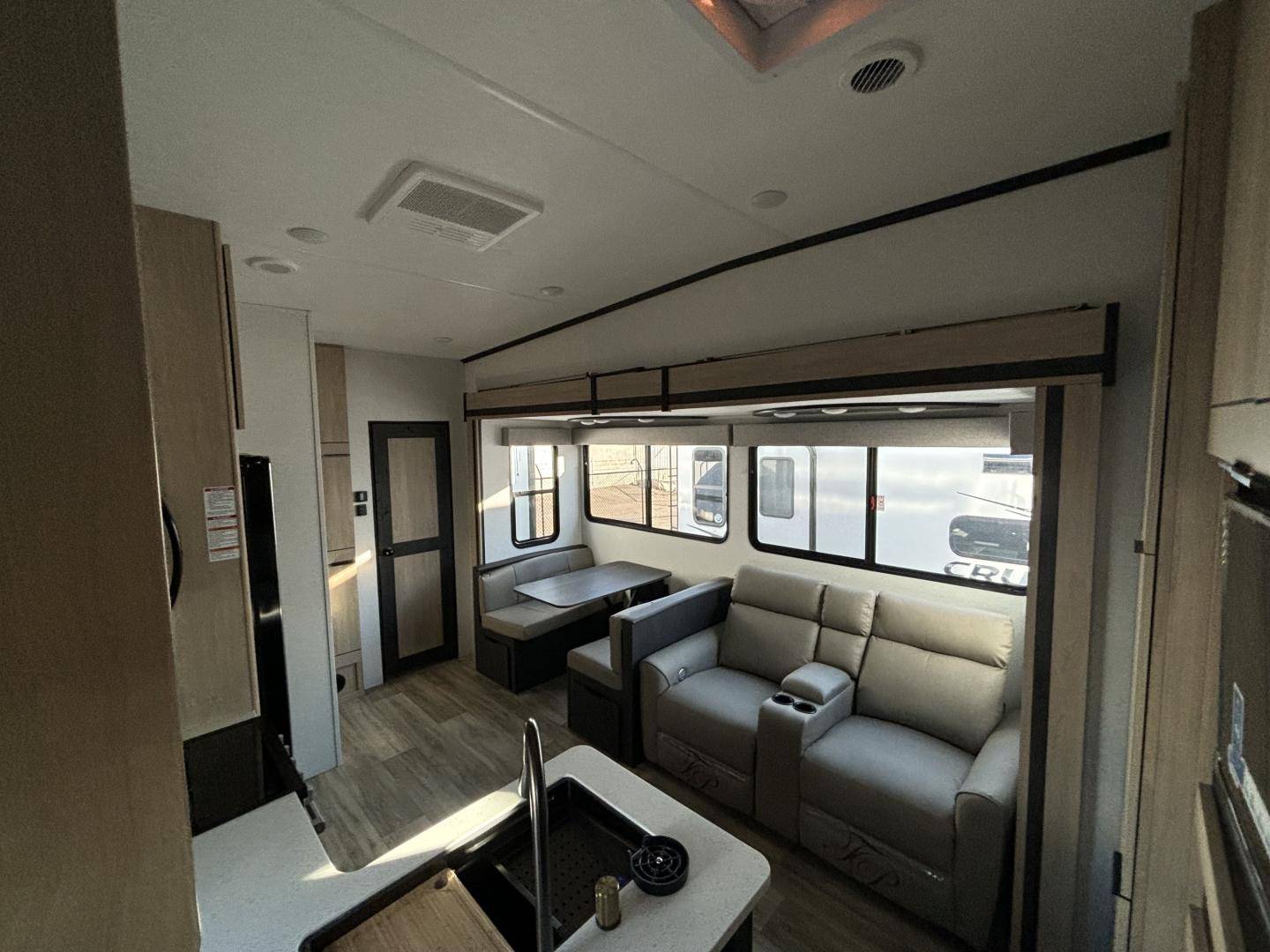 2025 Keystone RV 2025 Keystone RV Cruiser - thumbnail 30