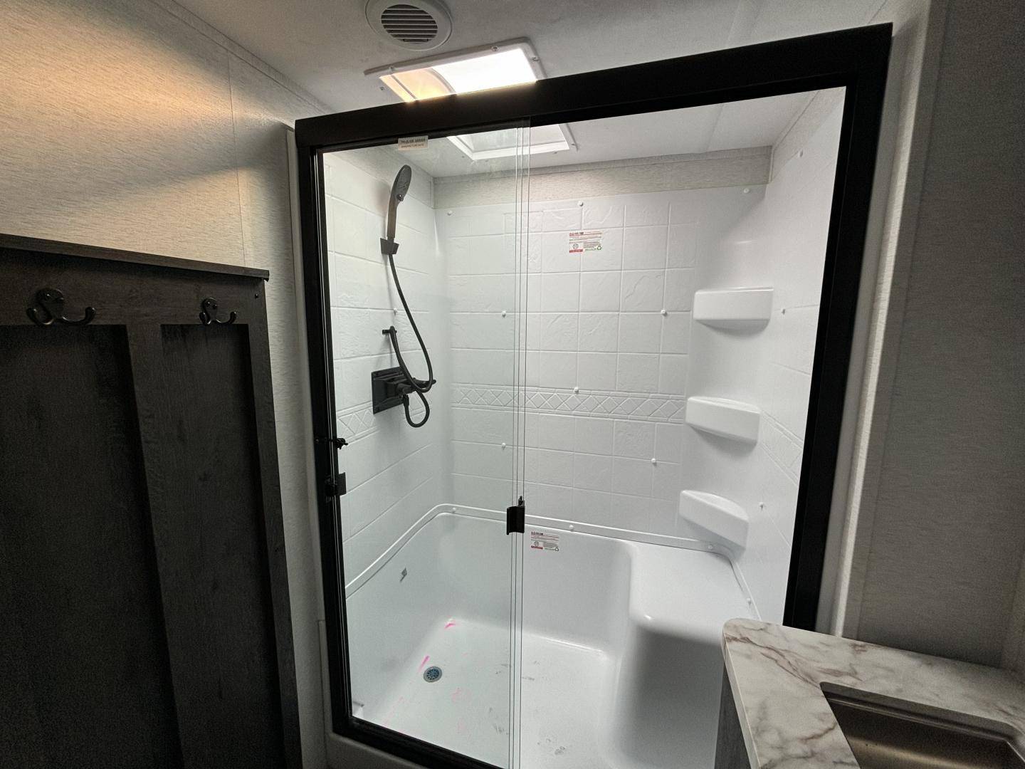 2025 Keystone RV 2025 Keystone RV Cruiser - thumbnail 32