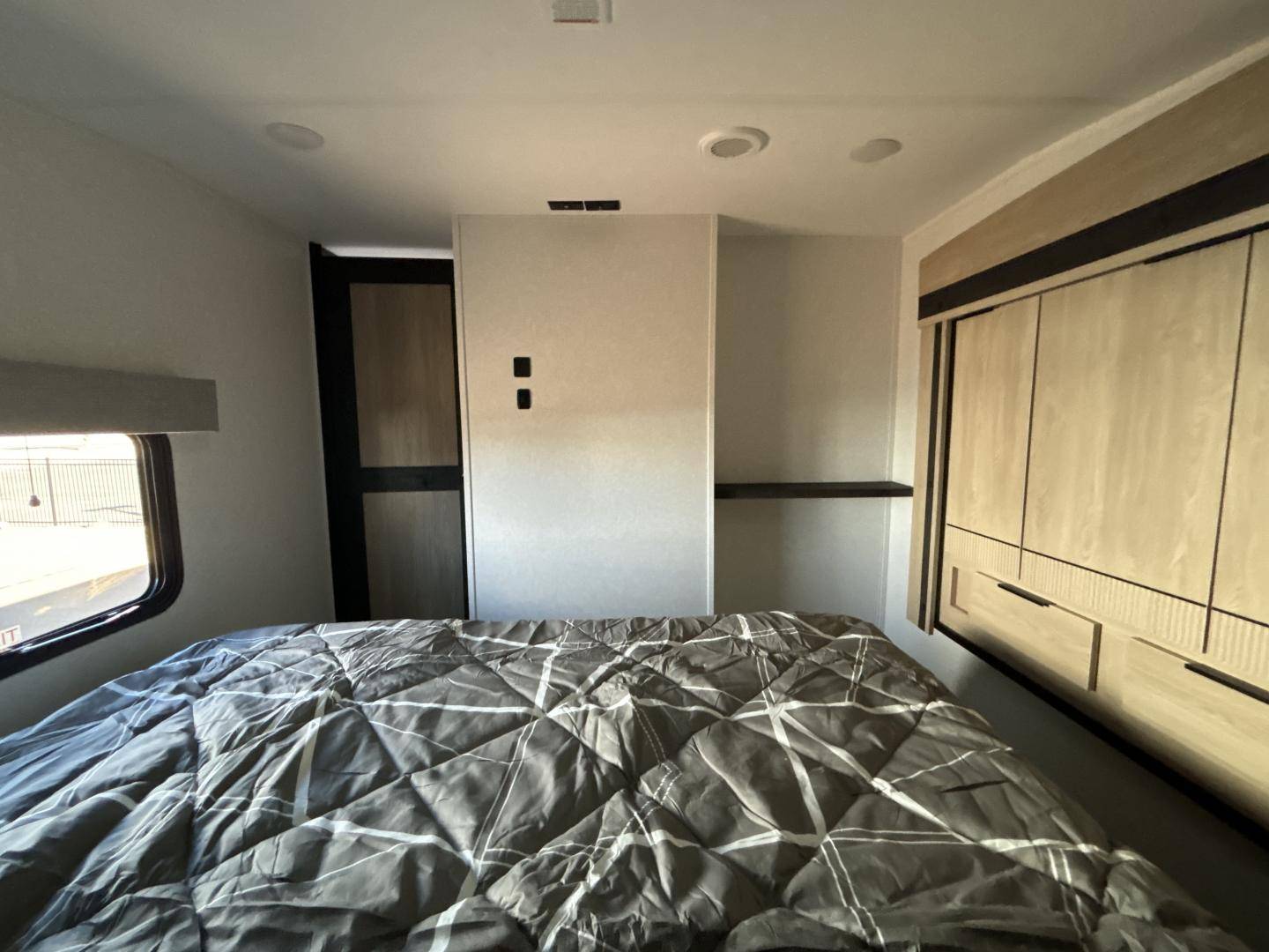 2025 Keystone RV 2025 Keystone RV Cruiser - thumbnail 38