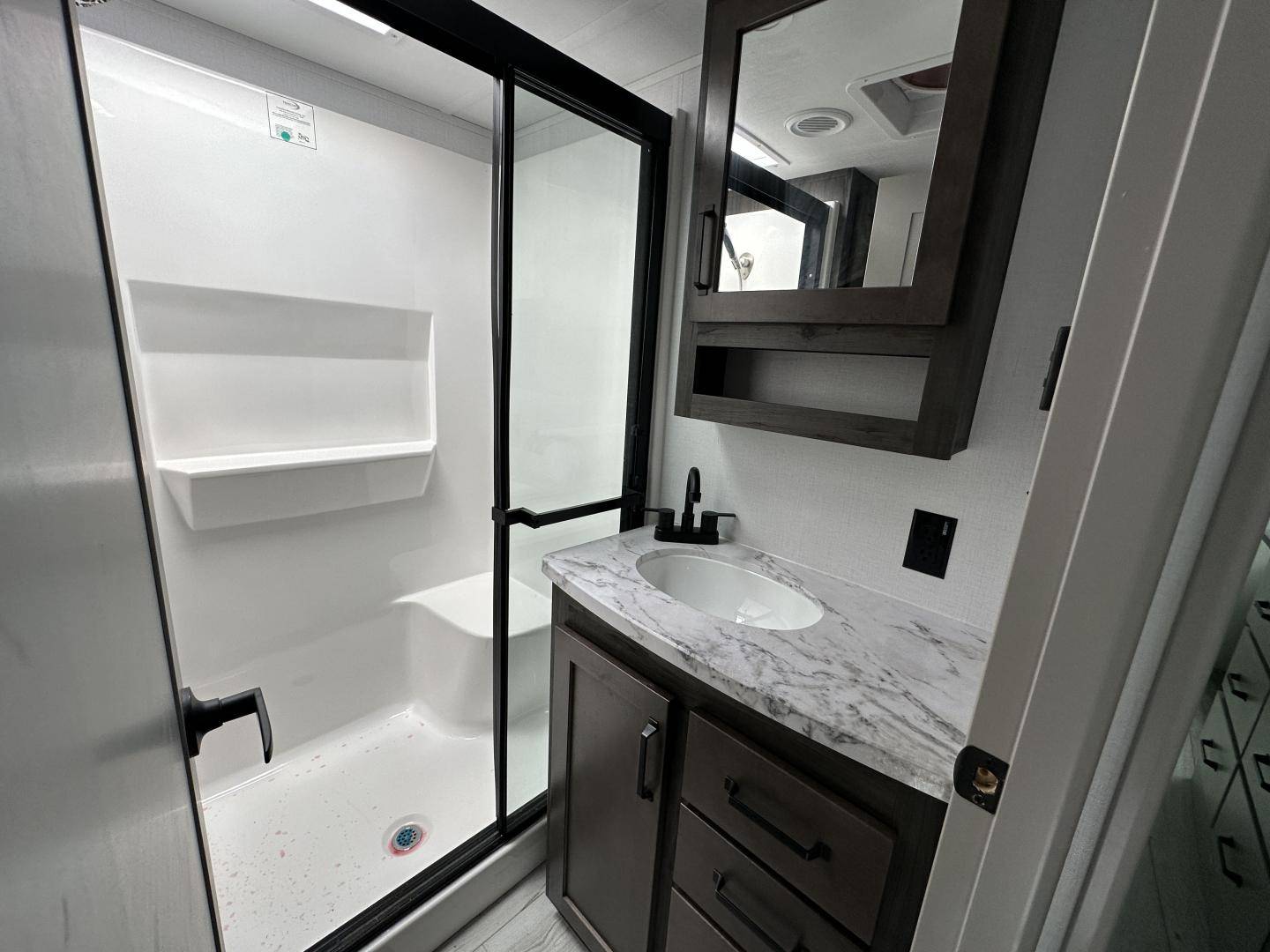 2025 Keystone RV 2025 Keystone RV Montana - thumbnail 21