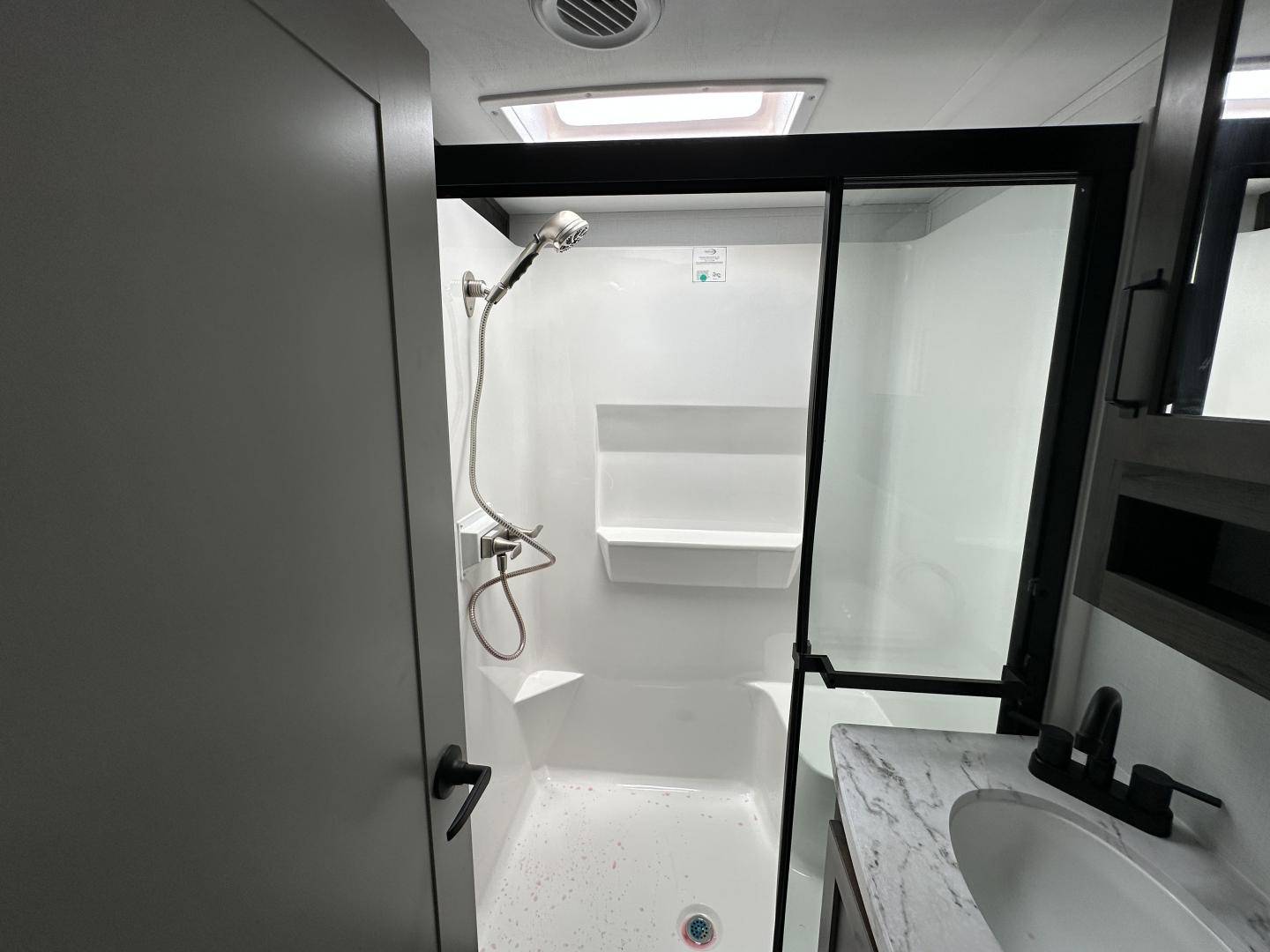 2025 Keystone RV 2025 Keystone RV Montana - thumbnail 22