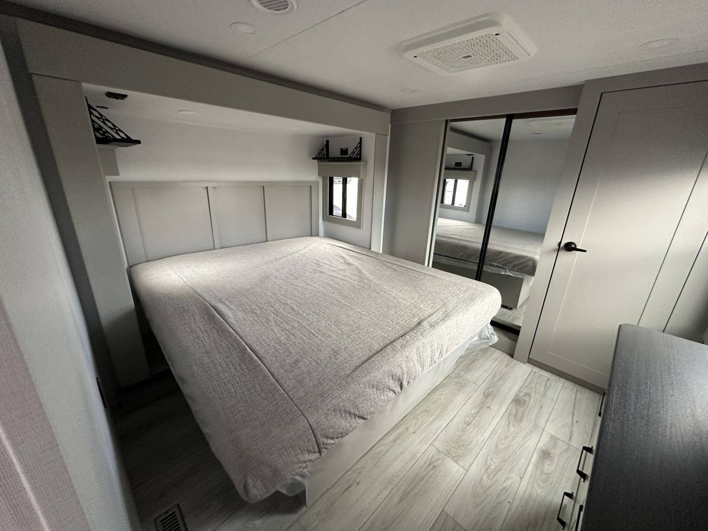 2025 Keystone RV 2025 Keystone RV Montana - thumbnail 24