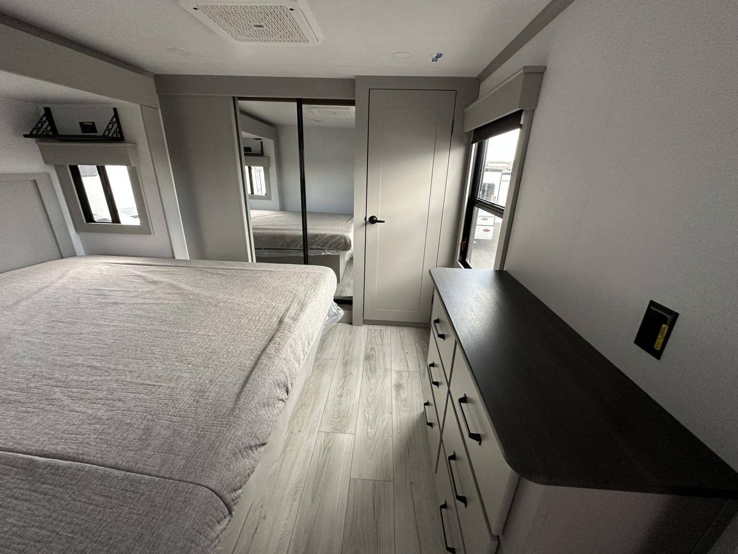 2025 Keystone RV 2025 Keystone RV Montana - thumbnail 25