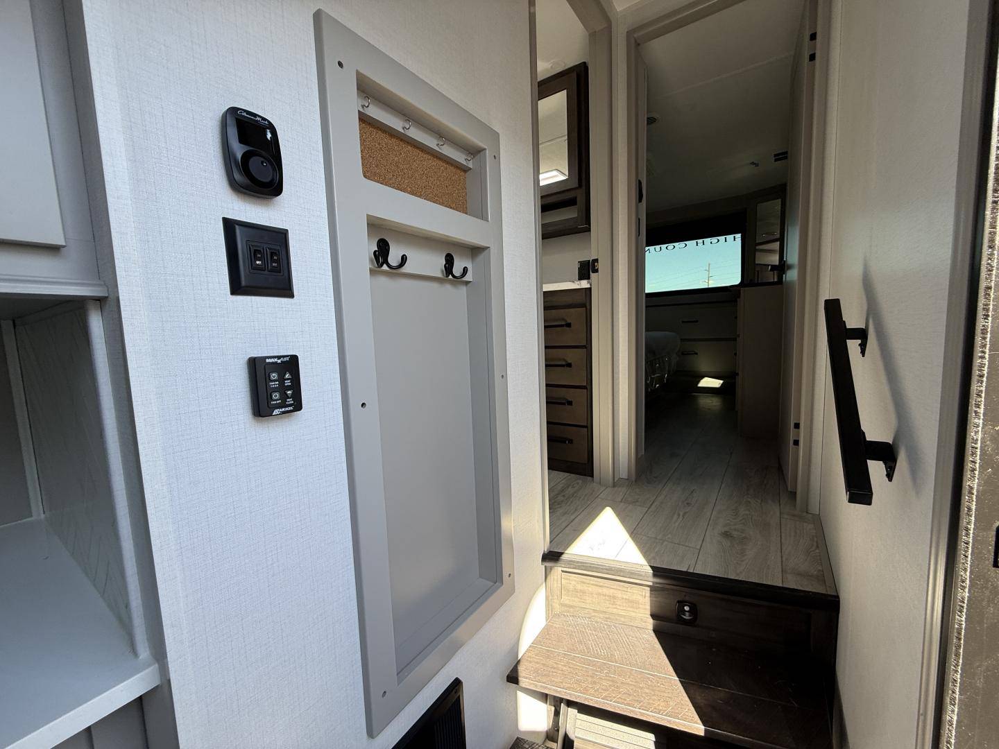 2025 Keystone RV 2025 Keystone RV Montana High Country - thumbnail 18