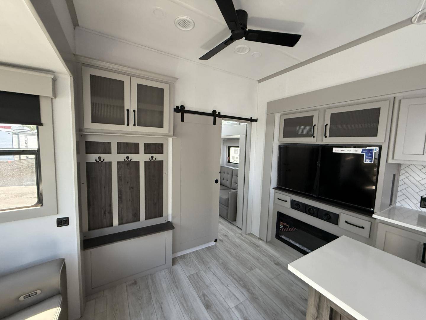 2025 Keystone RV 2025 Keystone RV Montana High Country - thumbnail 21