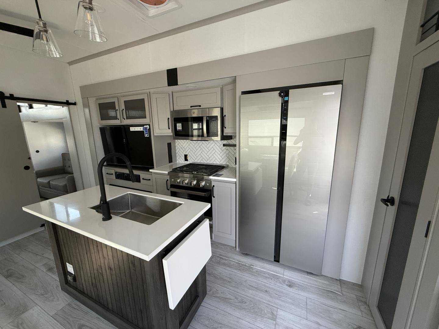 2025 Keystone RV 2025 Keystone RV Montana High Country - thumbnail 23