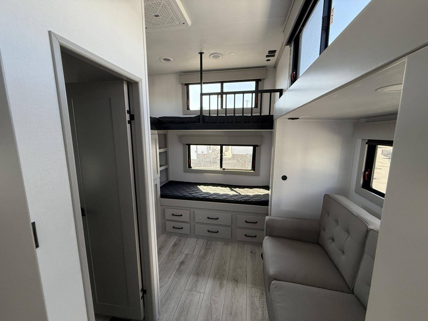 2025 Keystone RV 2025 Keystone RV Montana High Country - thumbnail 33