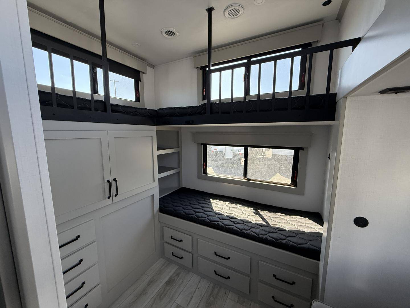 2025 Keystone RV 2025 Keystone RV Montana High Country - thumbnail 34