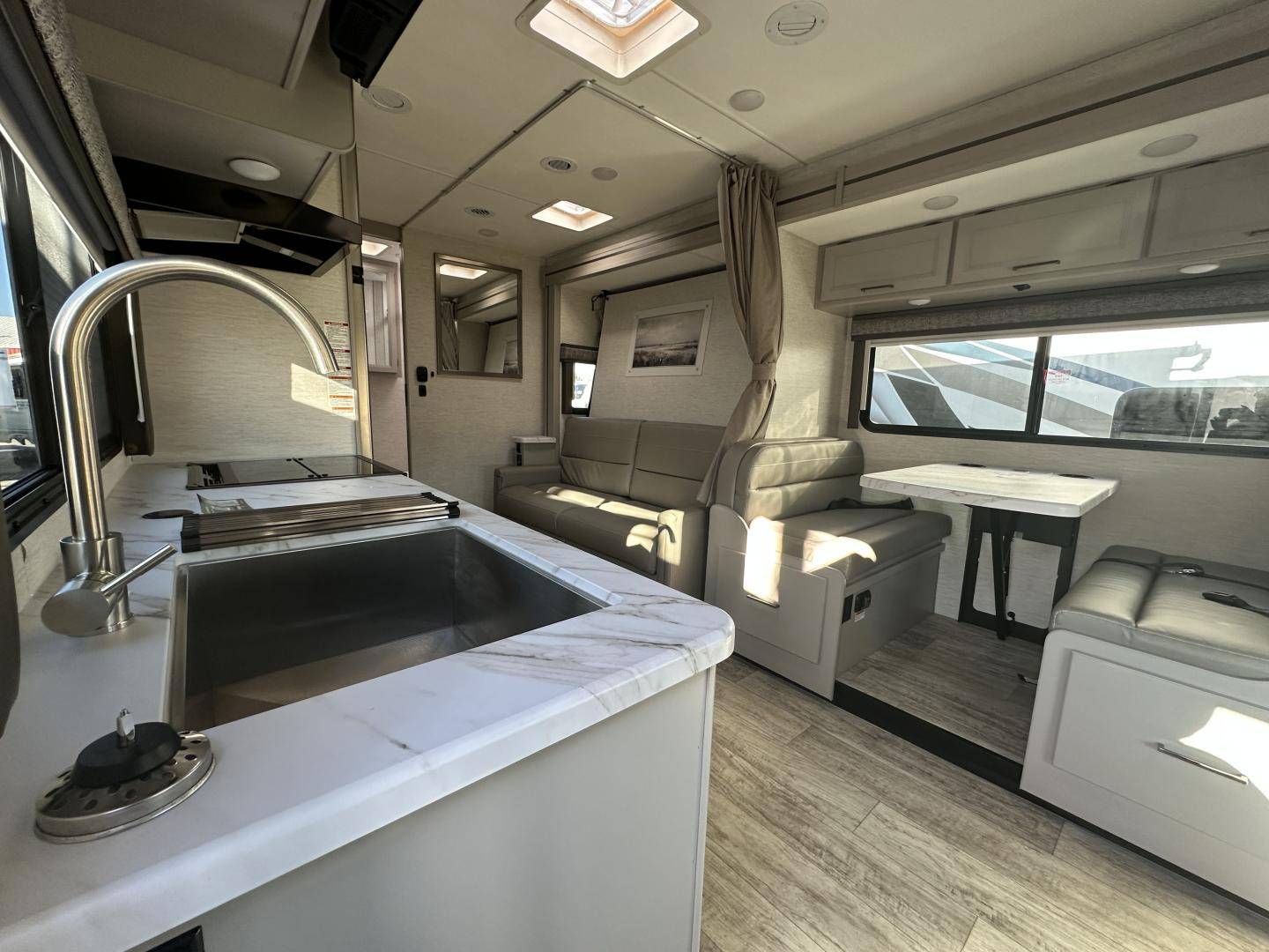 2025 Thor Motor Coach 2025 Thor Motor Coach Chateau - thumbnail 20