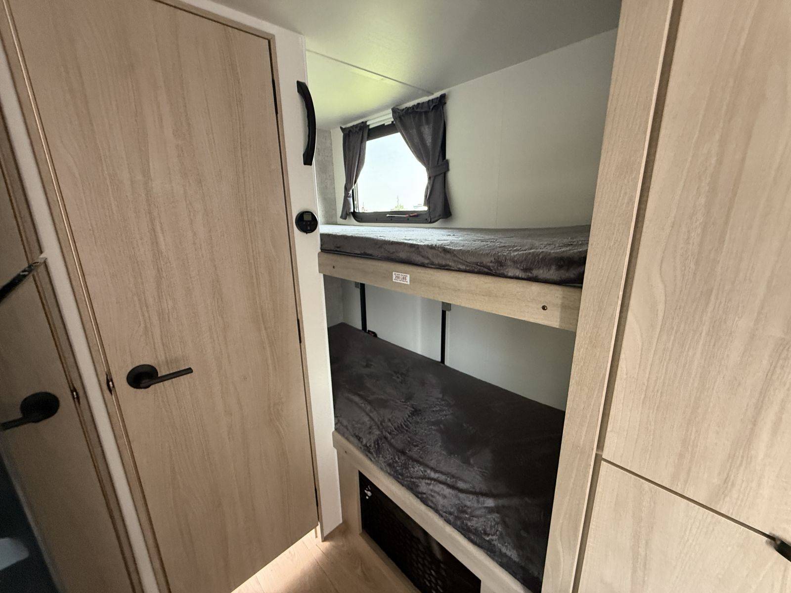 2025 Winnebago 2025 Winnebago Micro - thumbnail 18