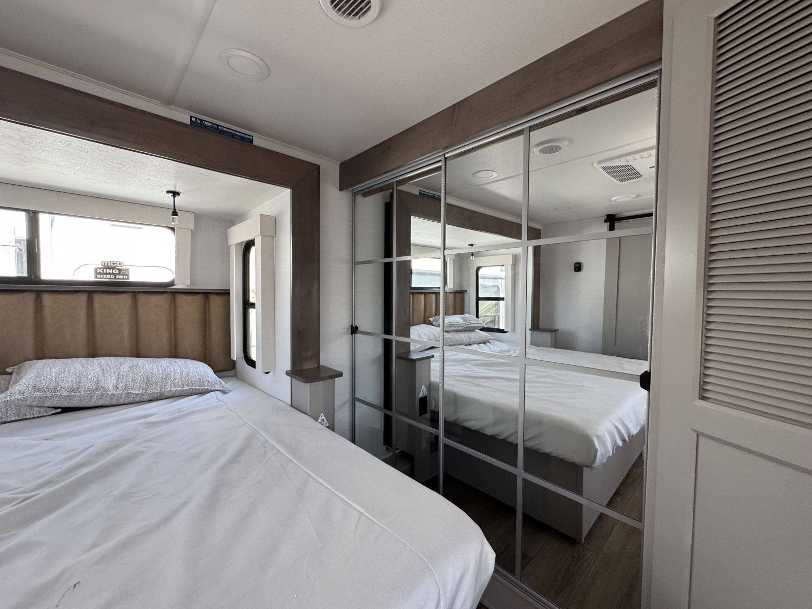 2026 Alliance RV 2026 Alliance RV Paradigm - thumbnail 21