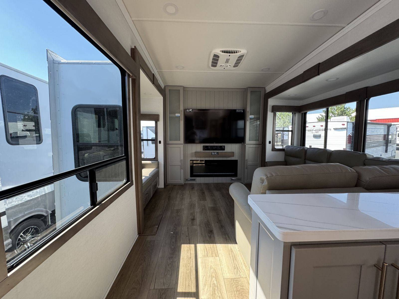 2026 Alliance RV 2026 Alliance RV Paradigm - thumbnail 29