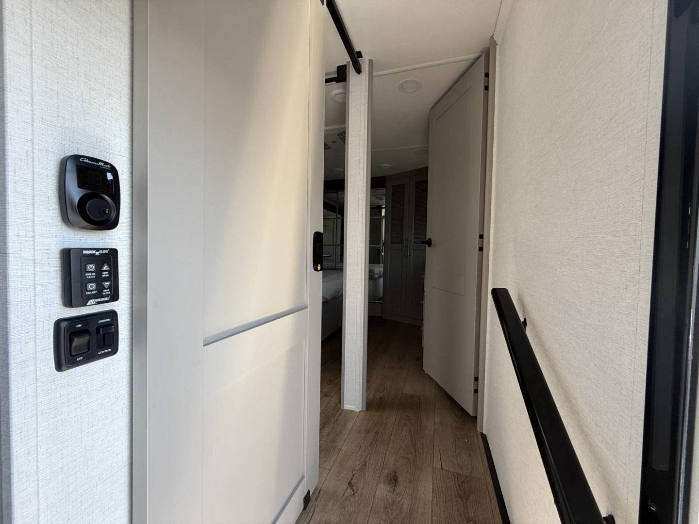 2026 Alliance RV 2026 Alliance RV Paradigm - thumbnail 18