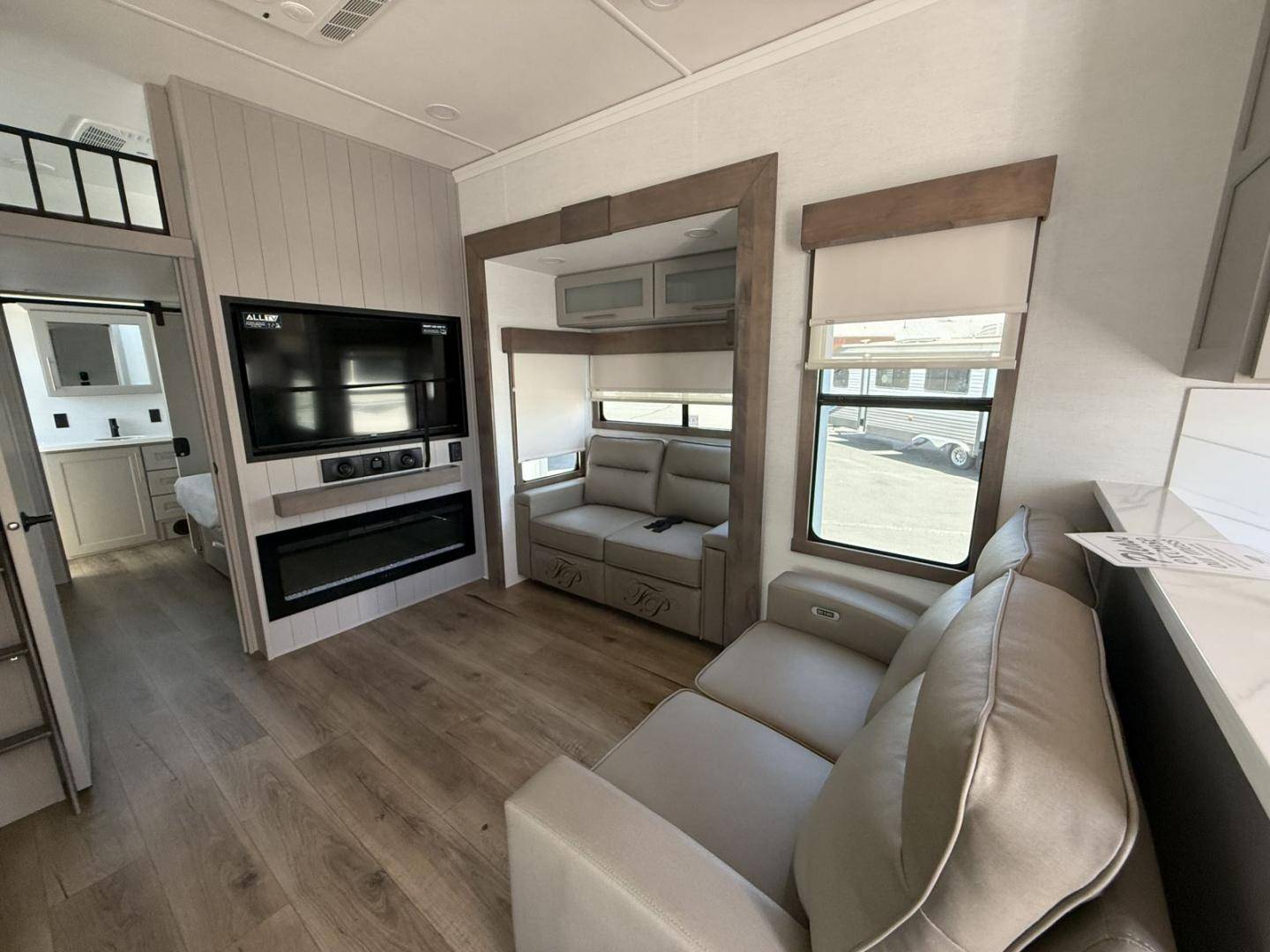 2026 Alliance RV 2026 Alliance RV Paradigm - thumbnail 22