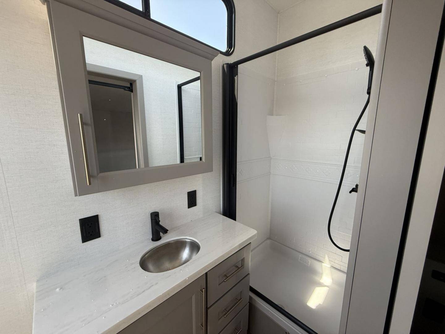 2026 Alliance RV 2026 Alliance RV Paradigm - thumbnail 28