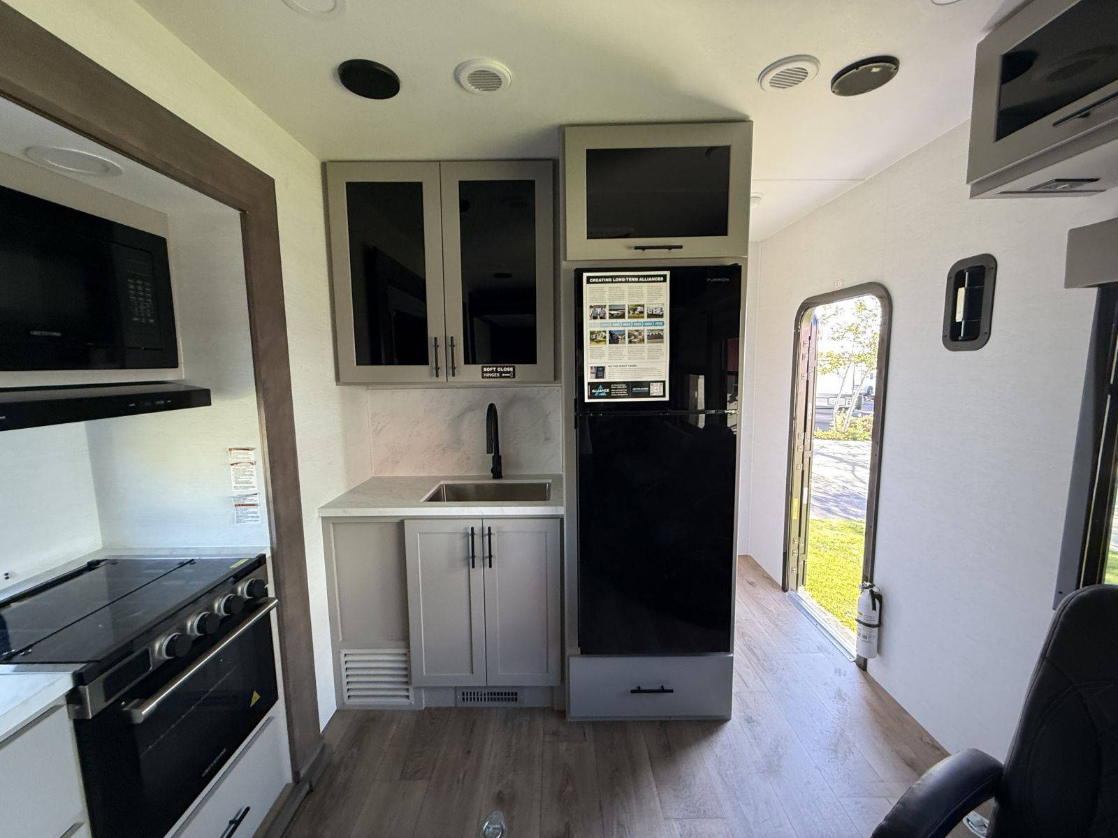 2026 Alliance RV 2026 Alliance RV Valor - thumbnail 17