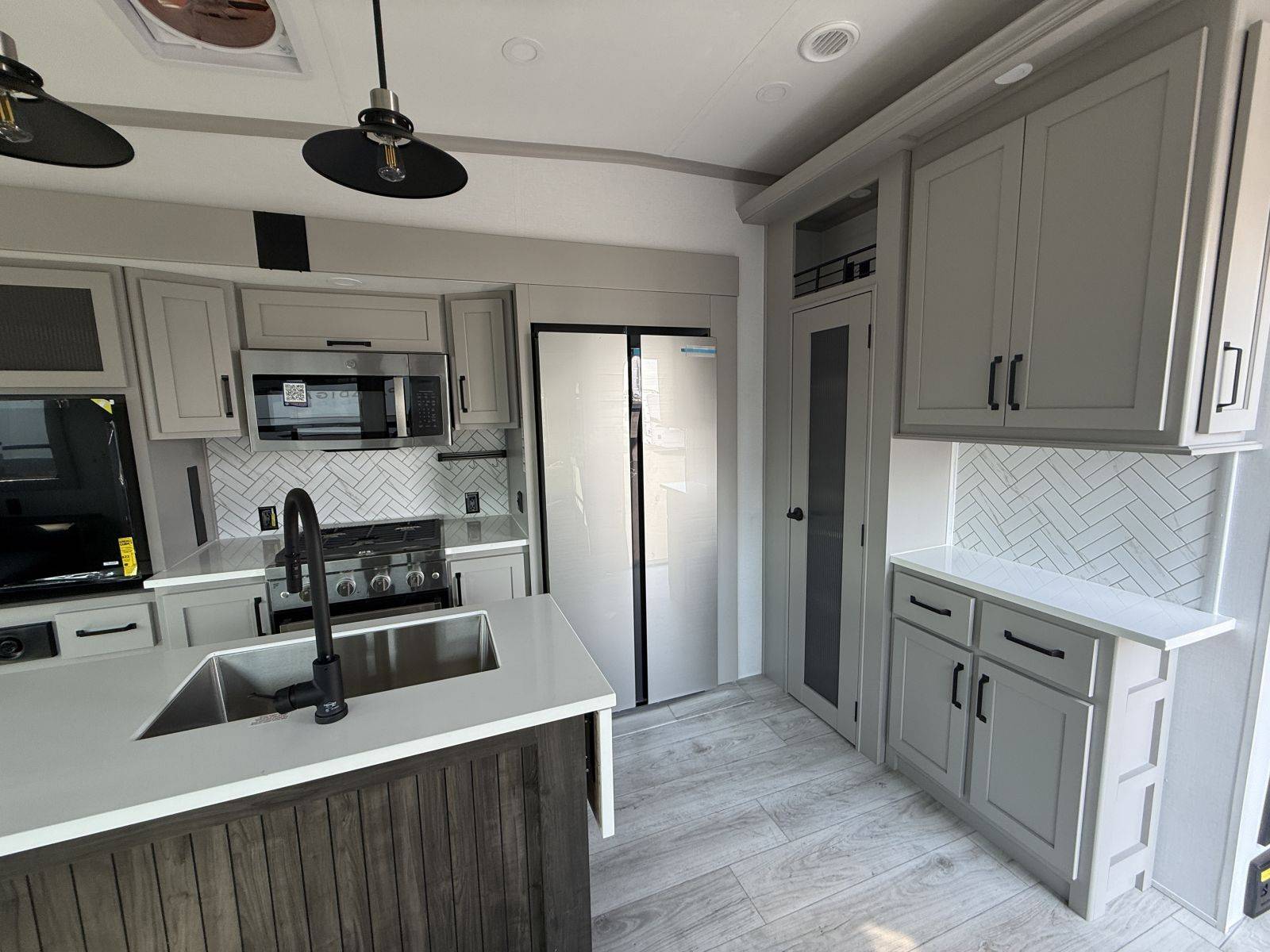 2026 Keystone RV 2026 Keystone RV Montana High Country - thumbnail 18