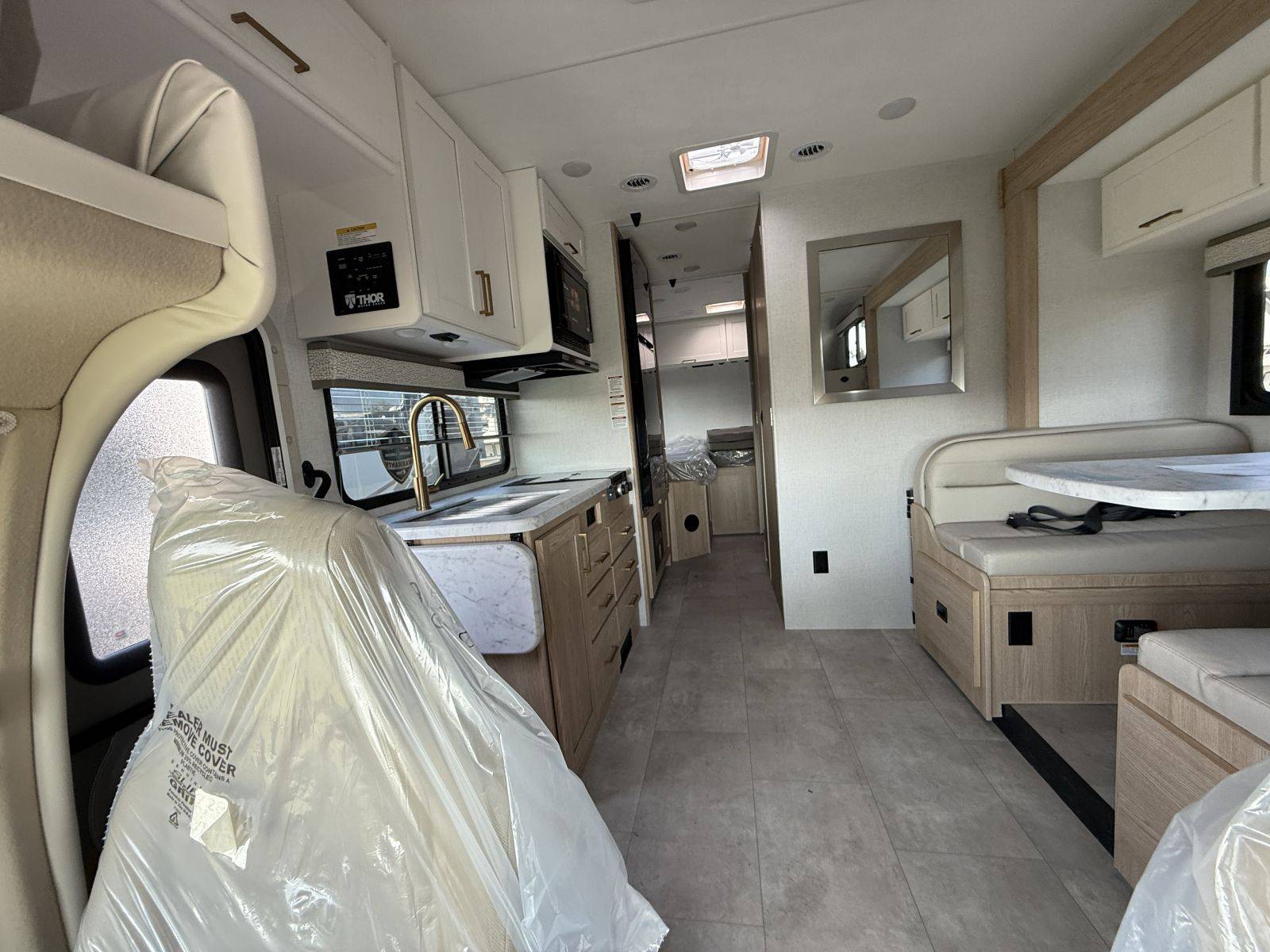 2026 Thor Motor Coach 2026 Thor Motor Coach Chateau - thumbnail 20