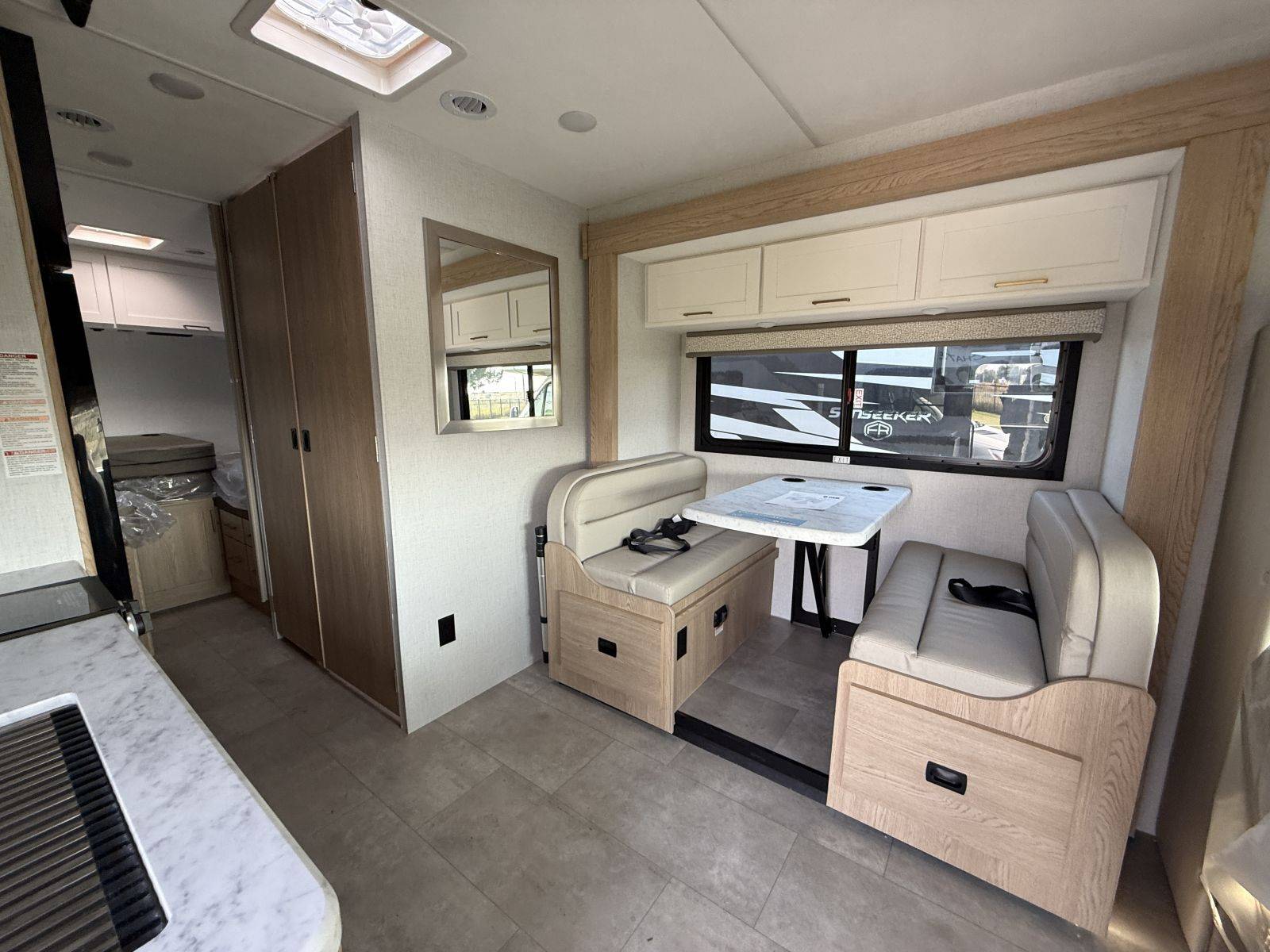 2026 Thor Motor Coach 2026 Thor Motor Coach Chateau - thumbnail 24