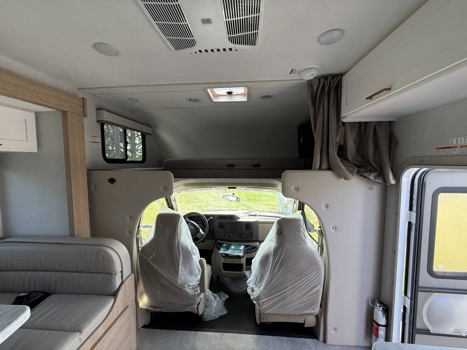 2026 Thor Motor Coach 2026 Thor Motor Coach Chateau - thumbnail 25