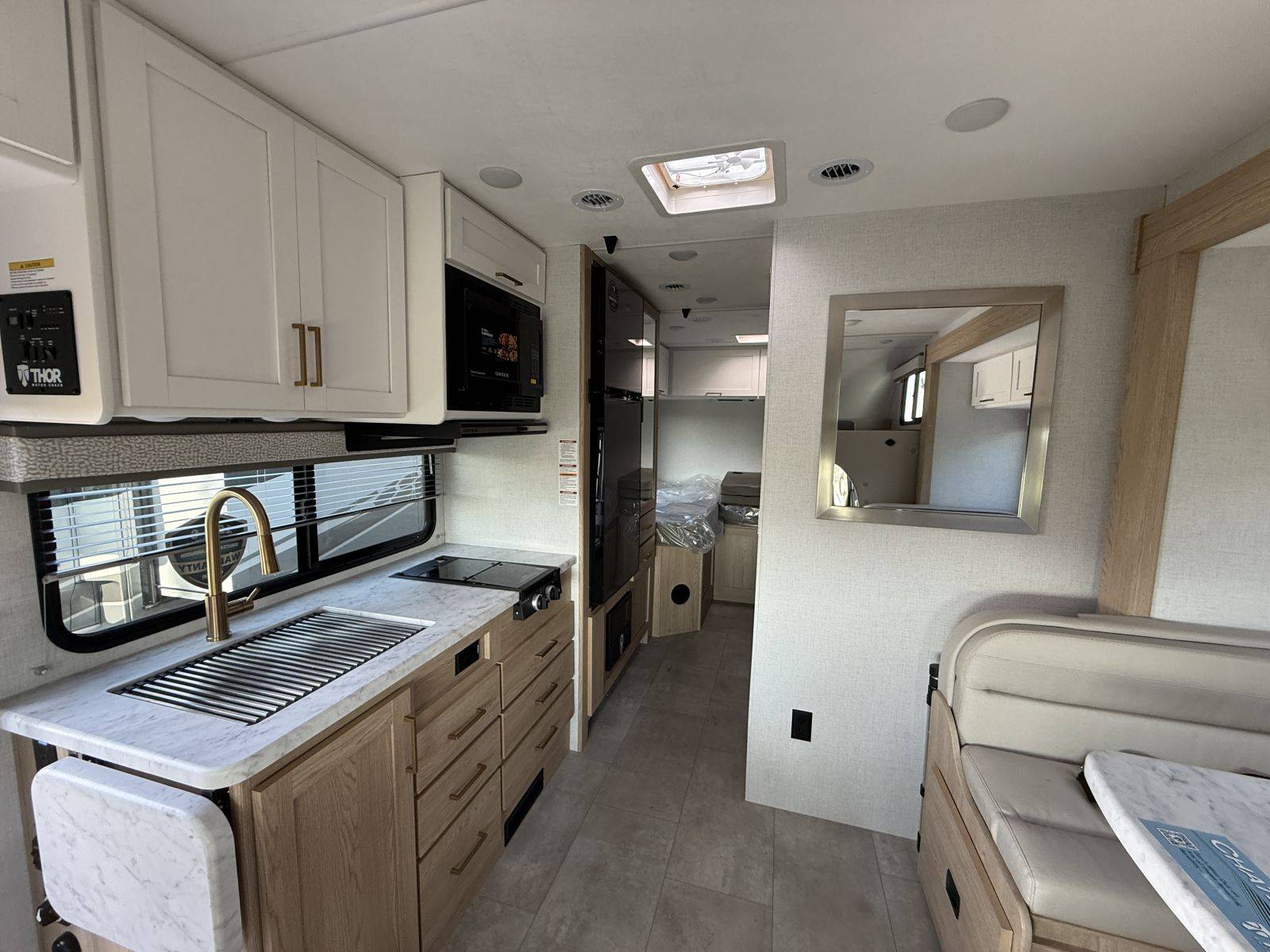 2026 Thor Motor Coach 2026 Thor Motor Coach Chateau - thumbnail 26