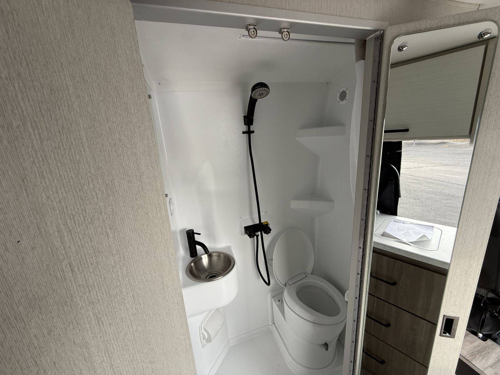 2026 Thor Motor Coach 2026 Thor Motor Coach Sequence - thumbnail 17