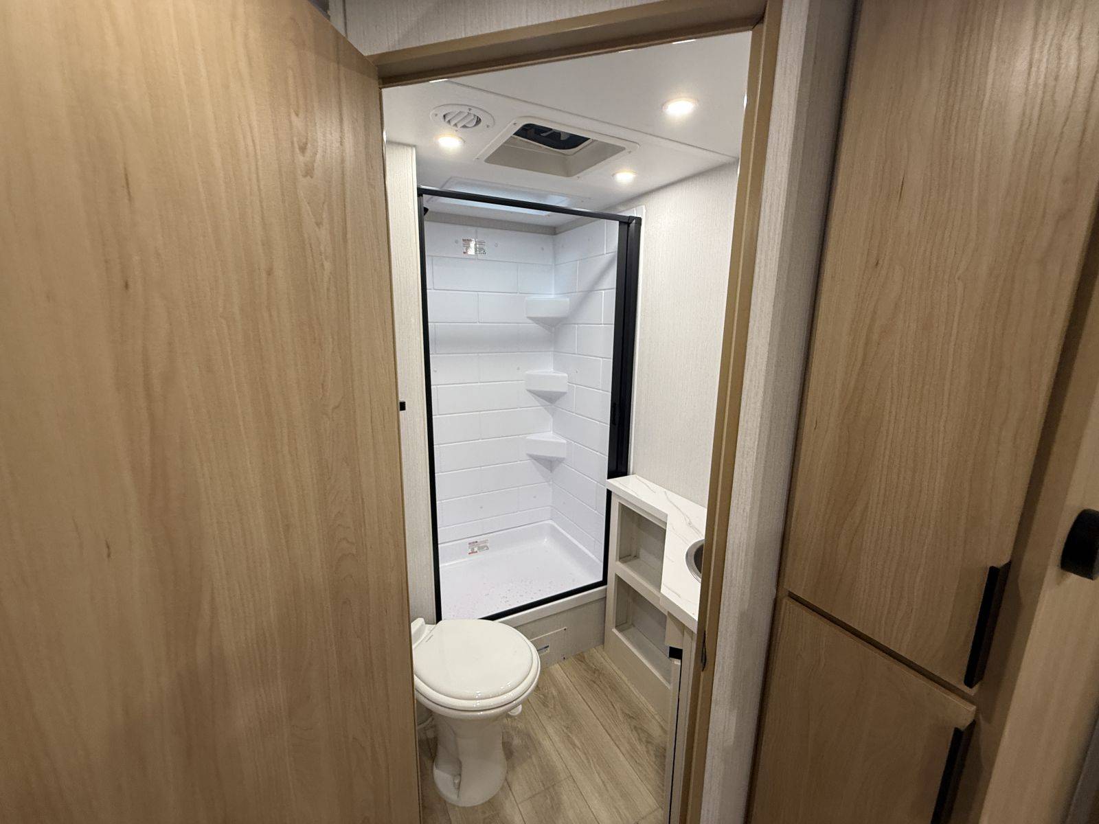 2026 Winnebago 2026 Winnebago Thrive - thumbnail 19