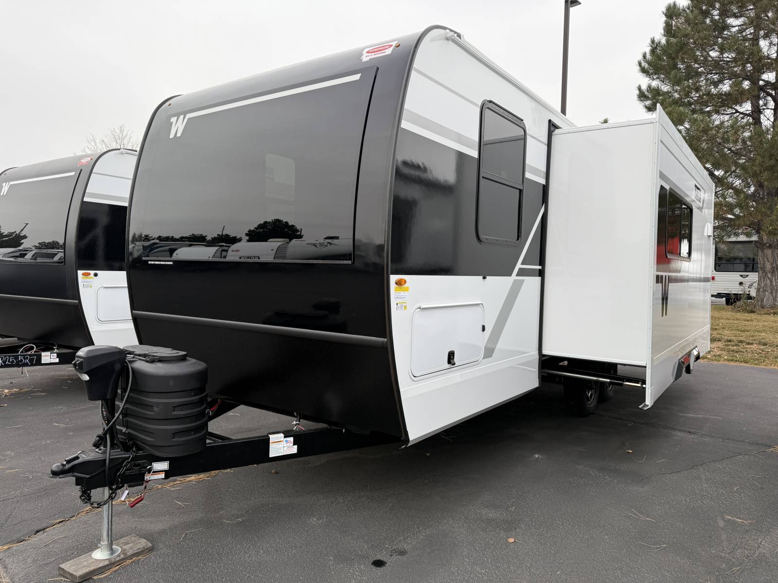 2026 Winnebago 2026 Winnebago Thrive - thumbnail 17