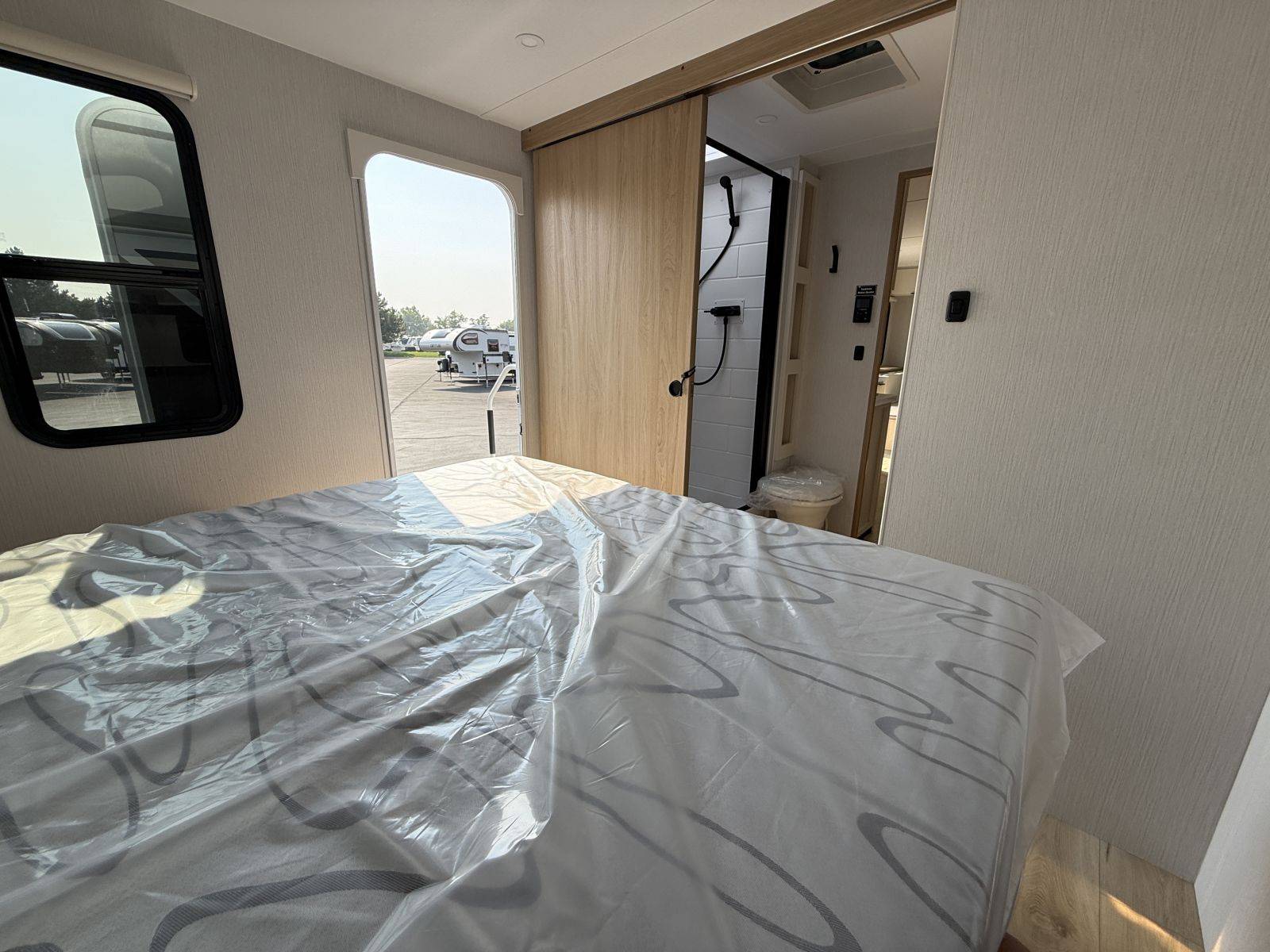 2026 Winnebago 2026 Winnebago Thrive - thumbnail 19