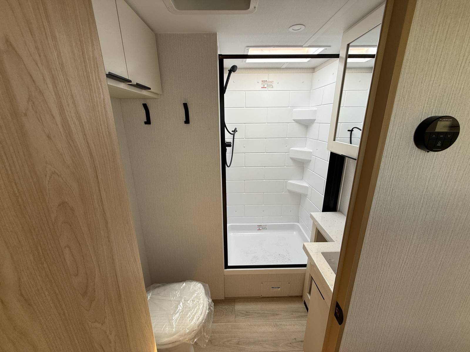 2026 Winnebago 2026 Winnebago Thrive - thumbnail 18