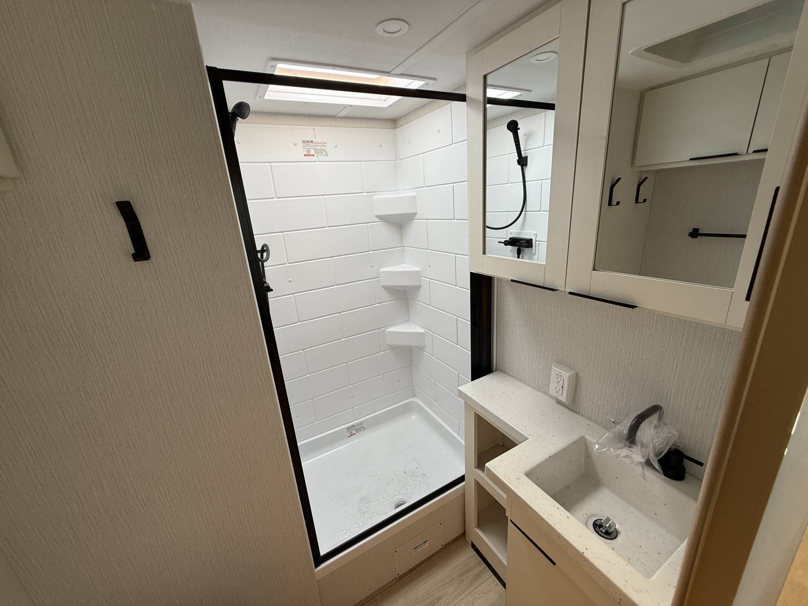 2026 Winnebago 2026 Winnebago Thrive - thumbnail 20