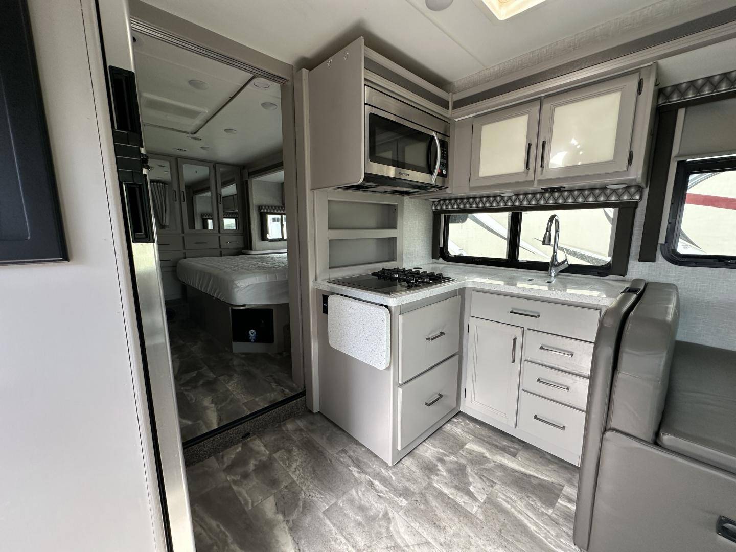 2023 Thor Motor Coach 2023 Thor Motor Coach Quantum - thumbnail 19