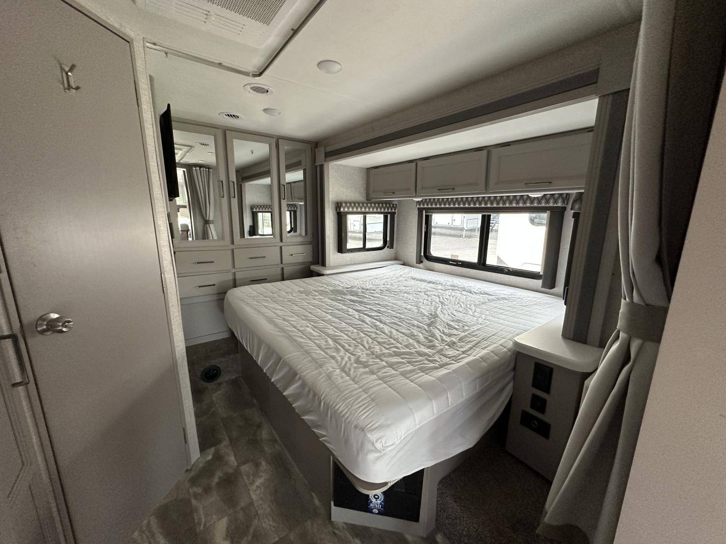 2023 Thor Motor Coach 2023 Thor Motor Coach Quantum - thumbnail 20