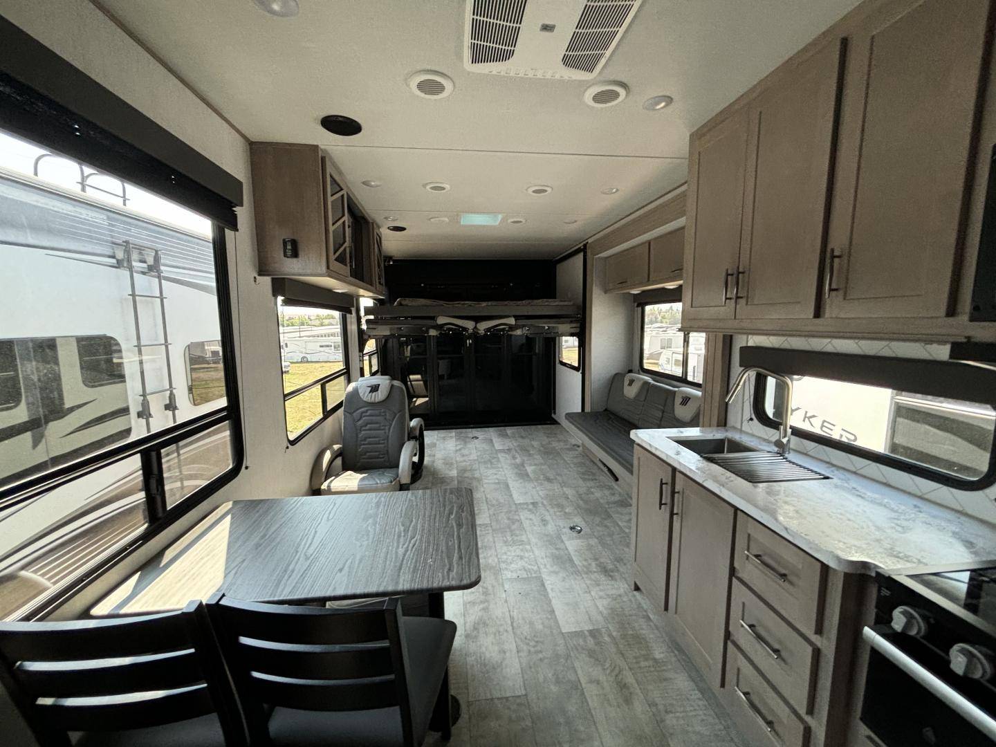 2024 Grand Design 2024 Grand Design Momentum - thumbnail 25