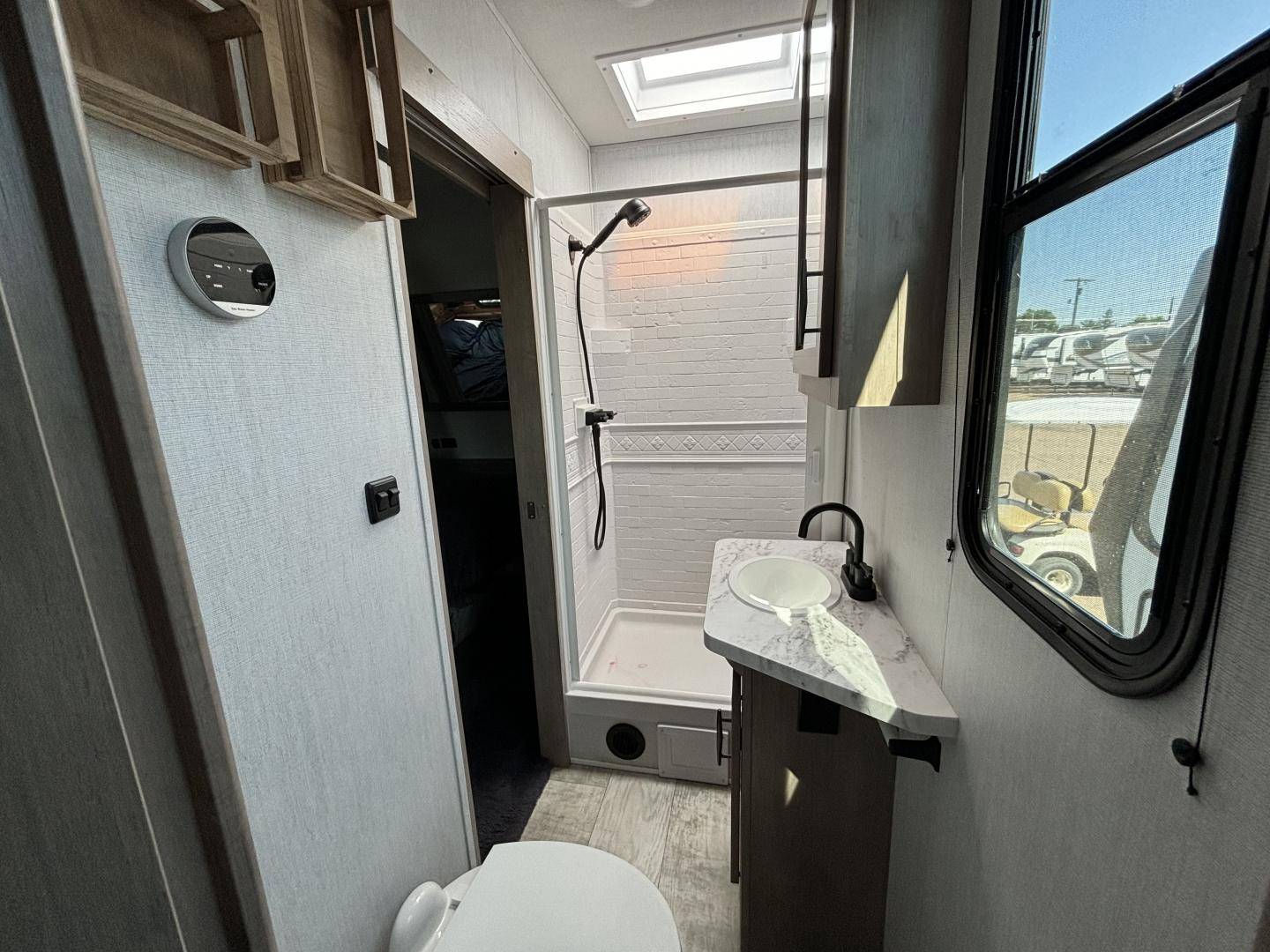 2024 Grand Design 2024 Grand Design Momentum - thumbnail 27