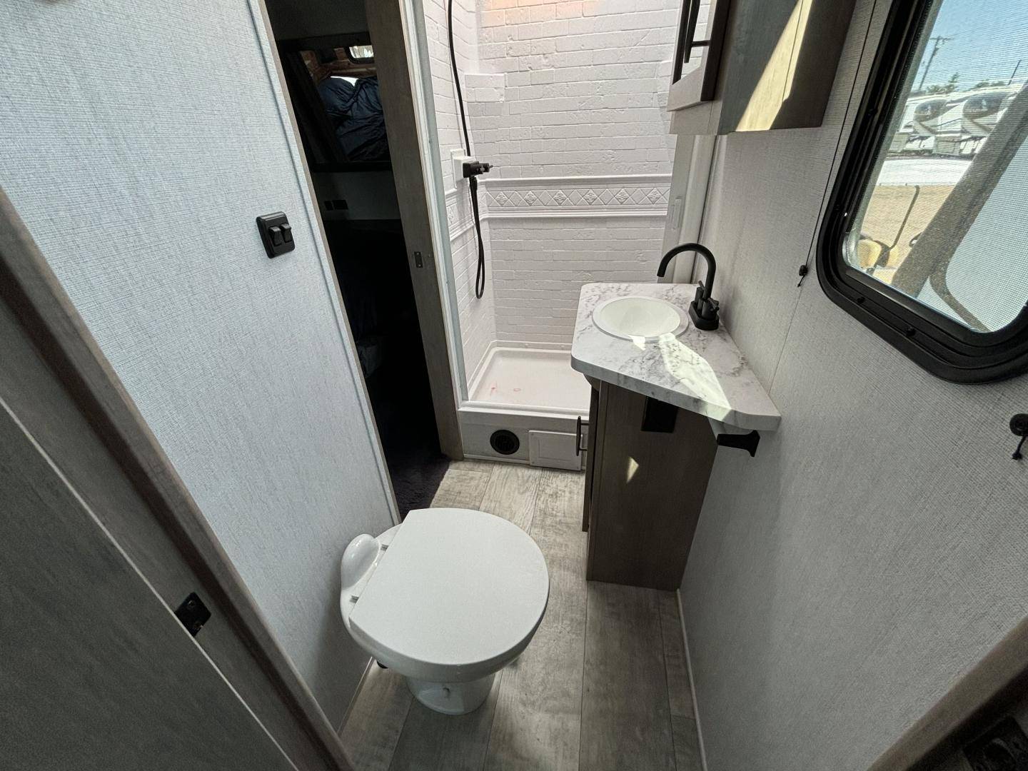 2024 Grand Design 2024 Grand Design Momentum - thumbnail 28