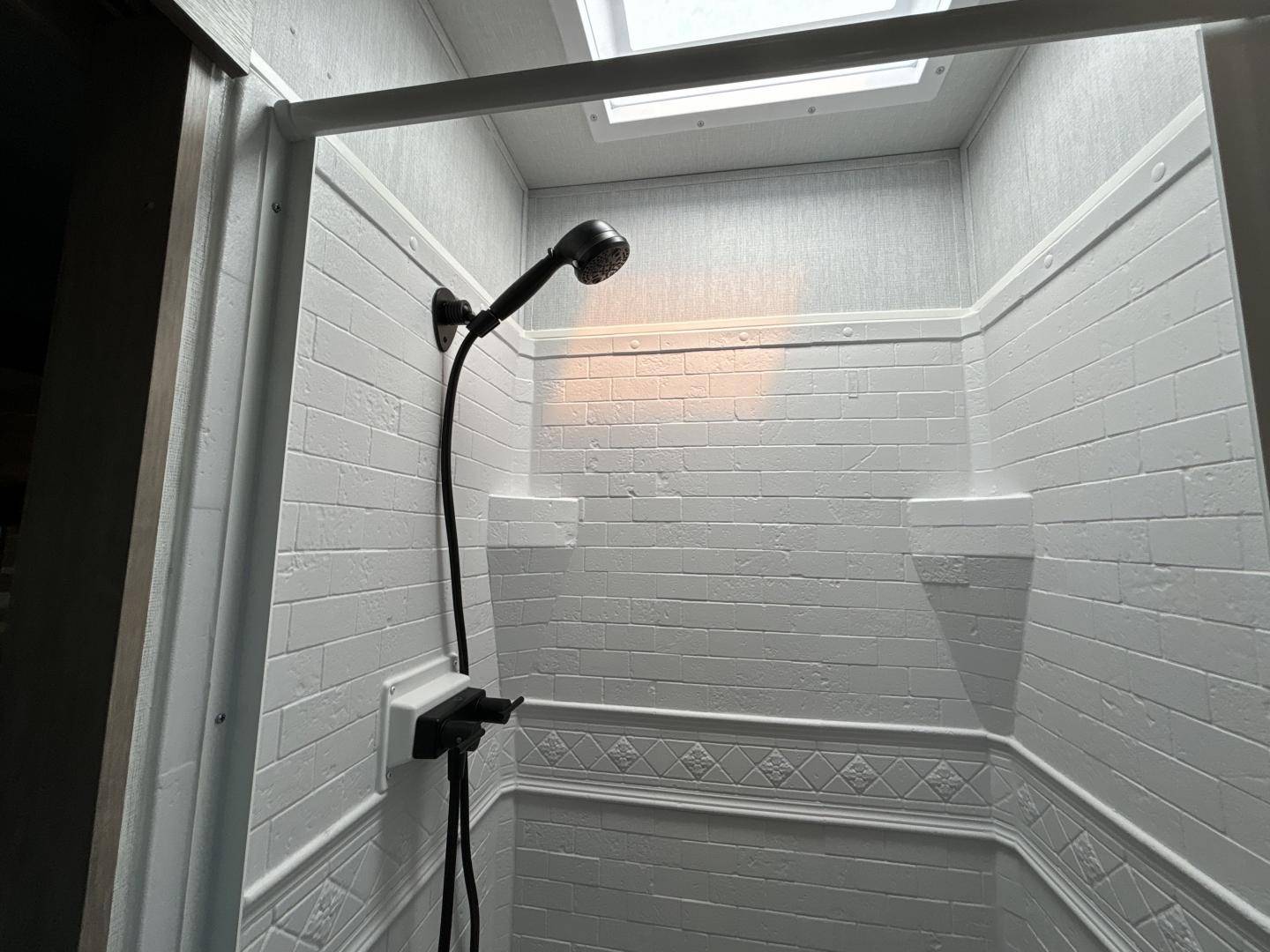 2024 Grand Design 2024 Grand Design Momentum - thumbnail 31